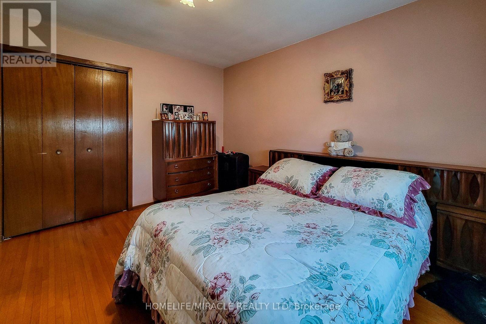 337 Mcneilly Road, Hamilton, ON - Indoor Photo Showing Bedroom