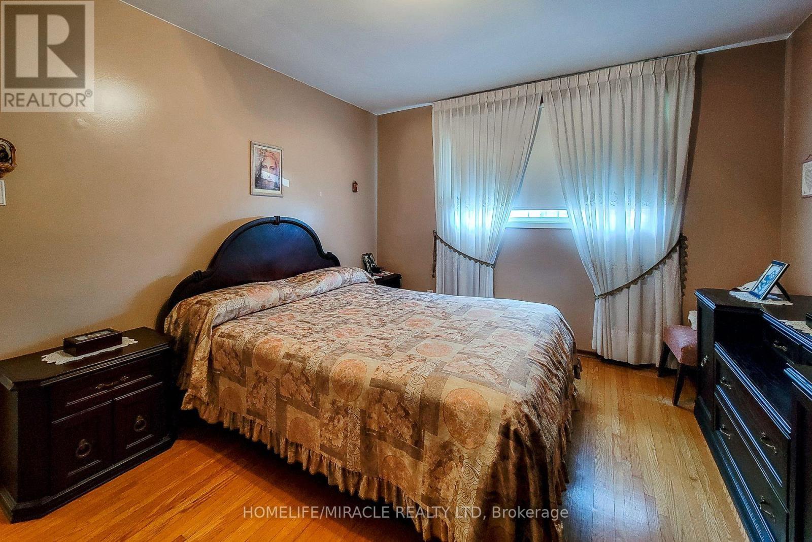 337 Mcneilly Road, Hamilton, ON - Indoor Photo Showing Bedroom