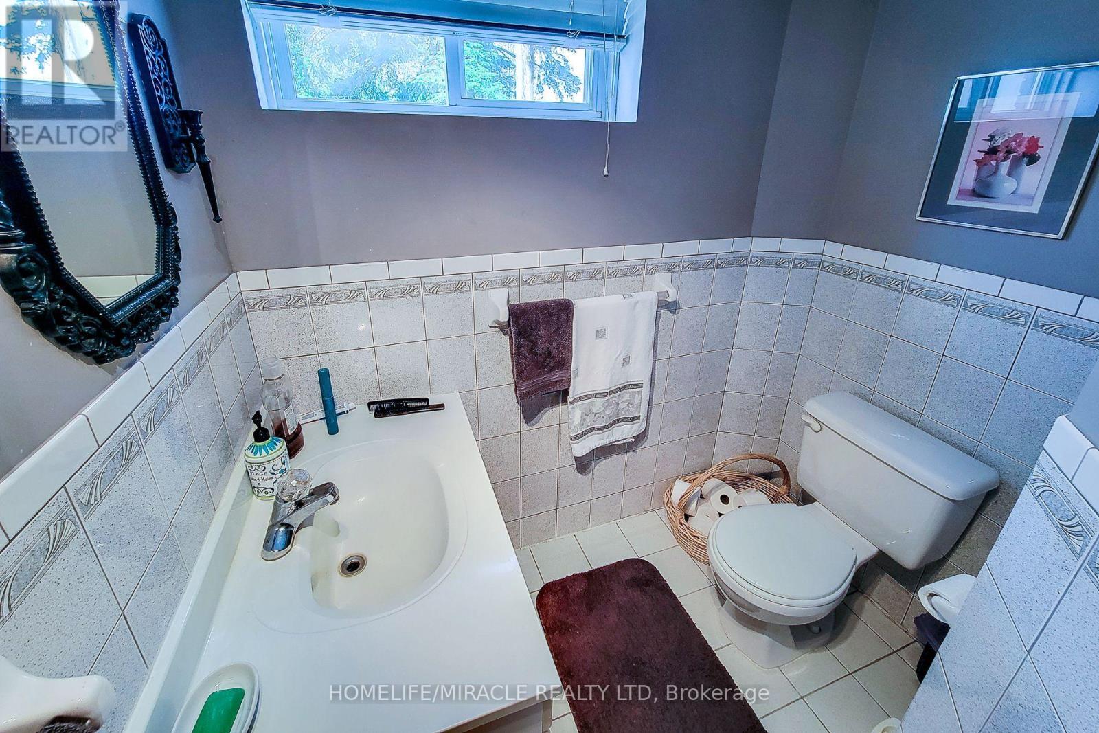 337 Mcneilly Road, Hamilton, ON - Indoor Photo Showing Bathroom