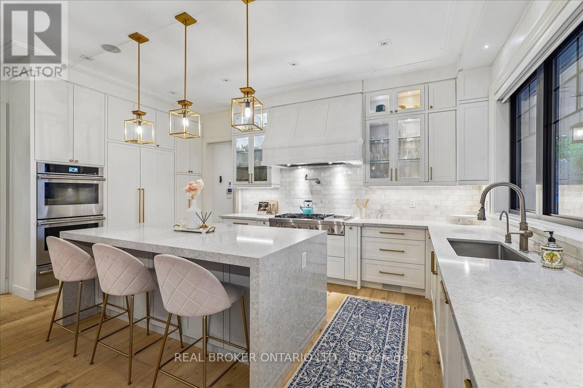1445 Skyline Drive, Mississauga, ON - Indoor Photo Showing Kitchen With Upgraded Kitchen