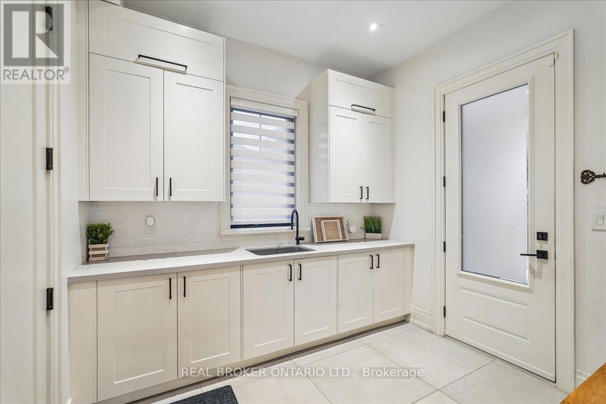 1445 Skyline Drive, Mississauga, ON - Indoor