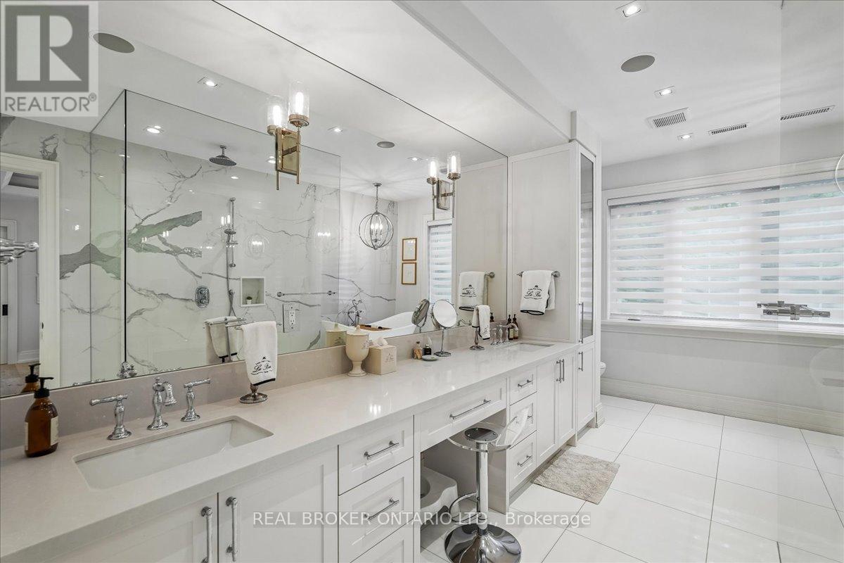 1445 Skyline Drive, Mississauga, ON - Indoor Photo Showing Bathroom
