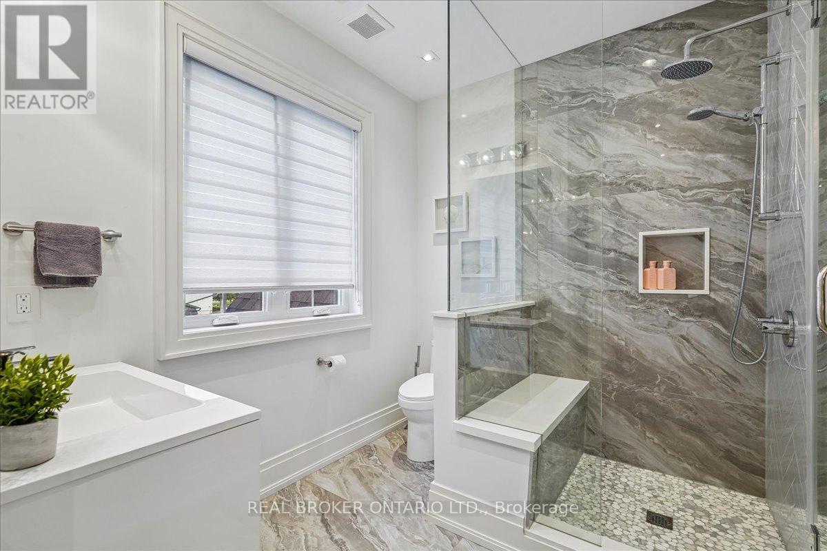 1445 Skyline Drive, Mississauga, ON - Indoor Photo Showing Bathroom