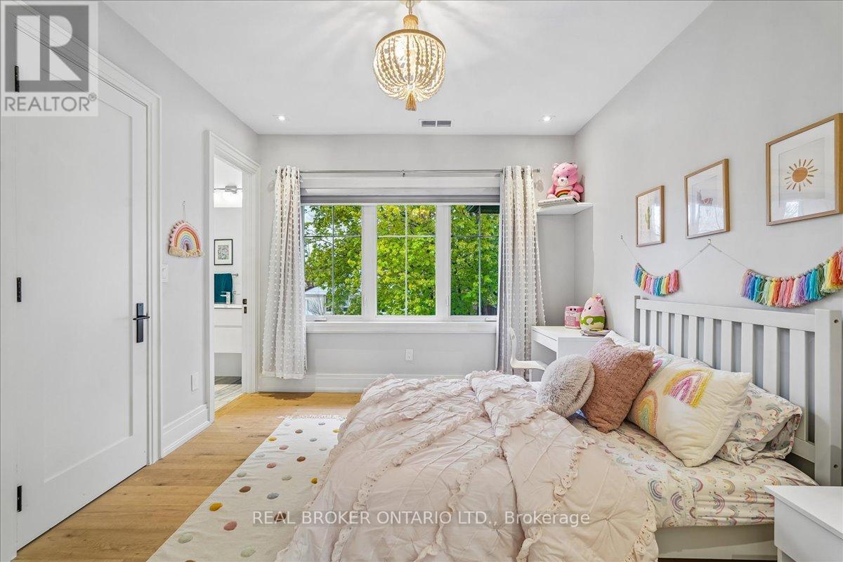 1445 Skyline Drive, Mississauga, ON - Indoor Photo Showing Bedroom