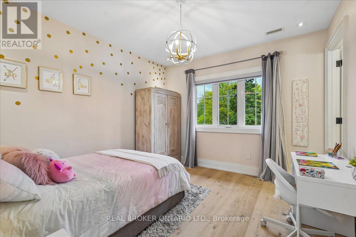 1445 Skyline Drive, Mississauga, ON - Indoor Photo Showing Bedroom