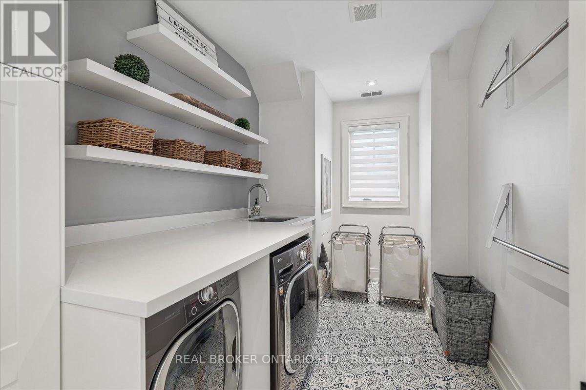 1445 Skyline Drive, Mississauga, ON - Indoor Photo Showing Laundry Room