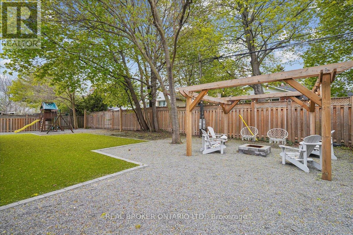 1445 Skyline Drive, Mississauga, ON - Outdoor With Backyard