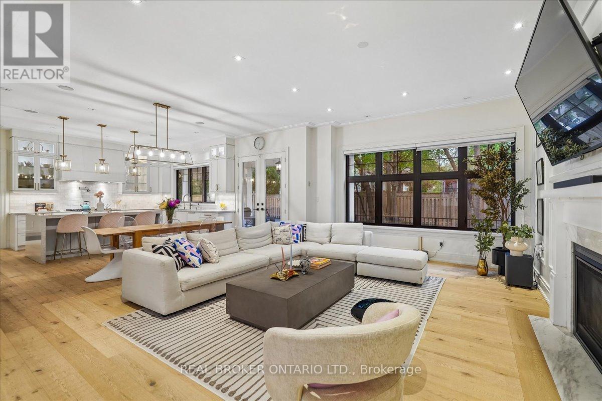 1445 Skyline Drive, Mississauga, ON - Indoor Photo Showing Living Room With Fireplace