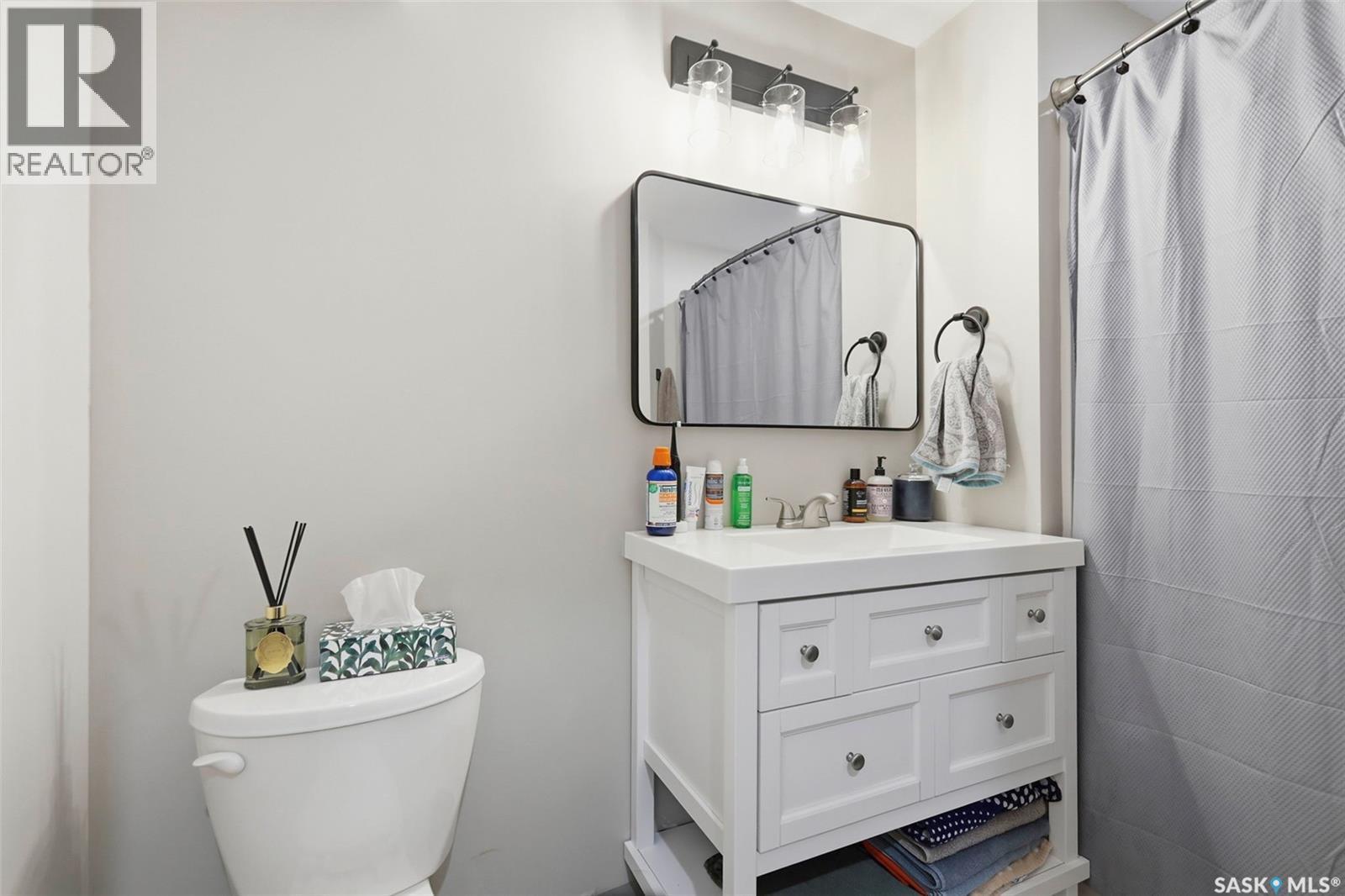 111 105 Lynd Crescent, Saskatoon, SK - Indoor Photo Showing Bathroom