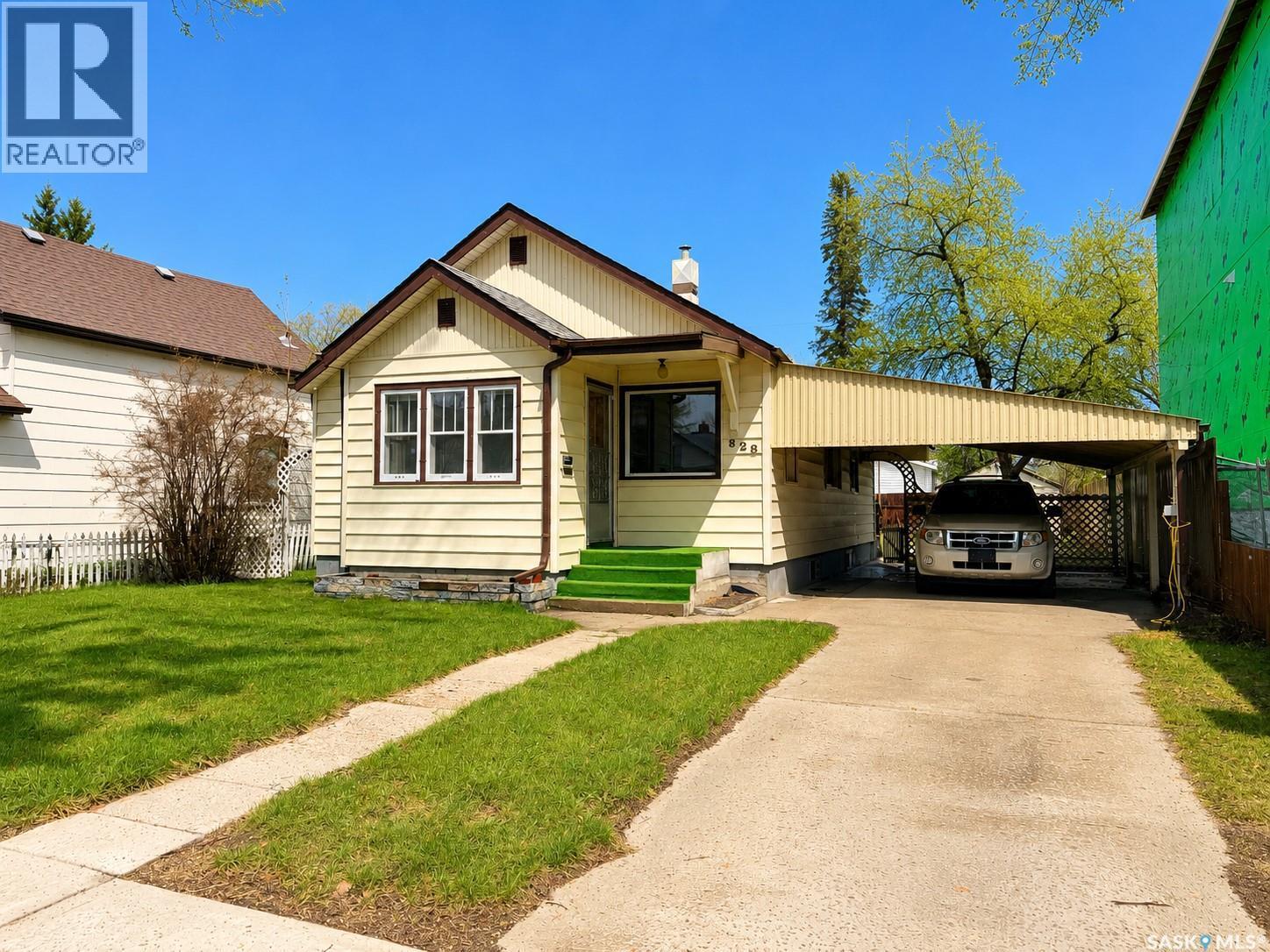 828 I Avenue S, Saskatoon, SK - Outdoor