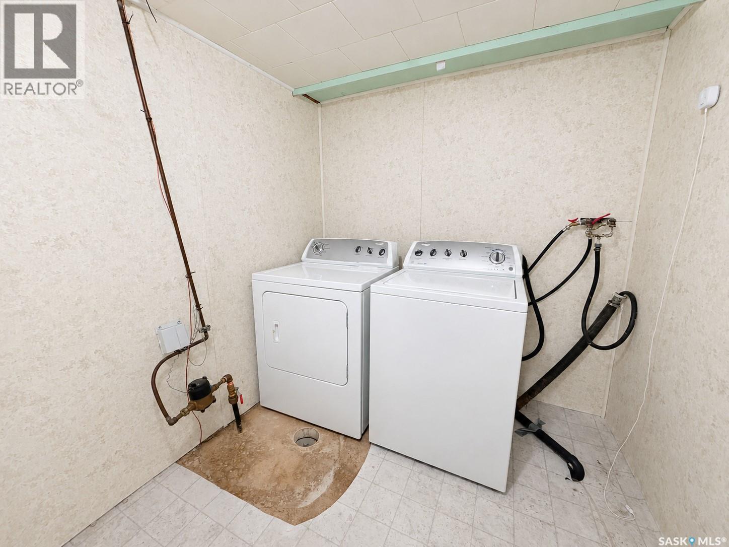 828 I Avenue S, Saskatoon, SK - Indoor Photo Showing Laundry Room