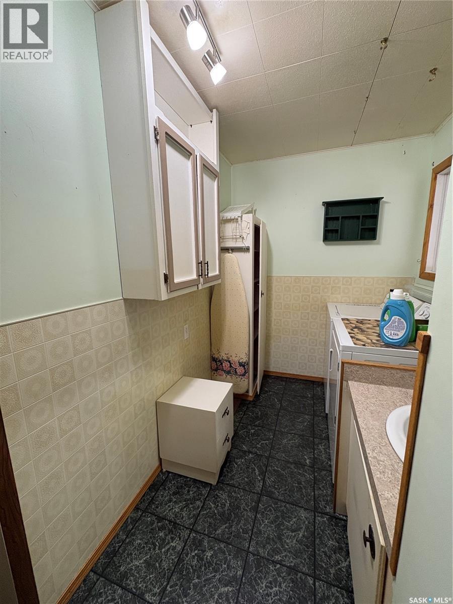 209 2Nd Avenue E, Kelvington, SK - Indoor