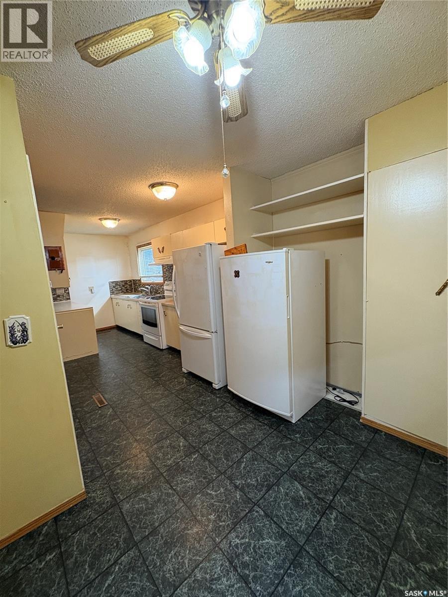 209 2Nd Avenue E, Kelvington, SK - Indoor Photo Showing Laundry Room