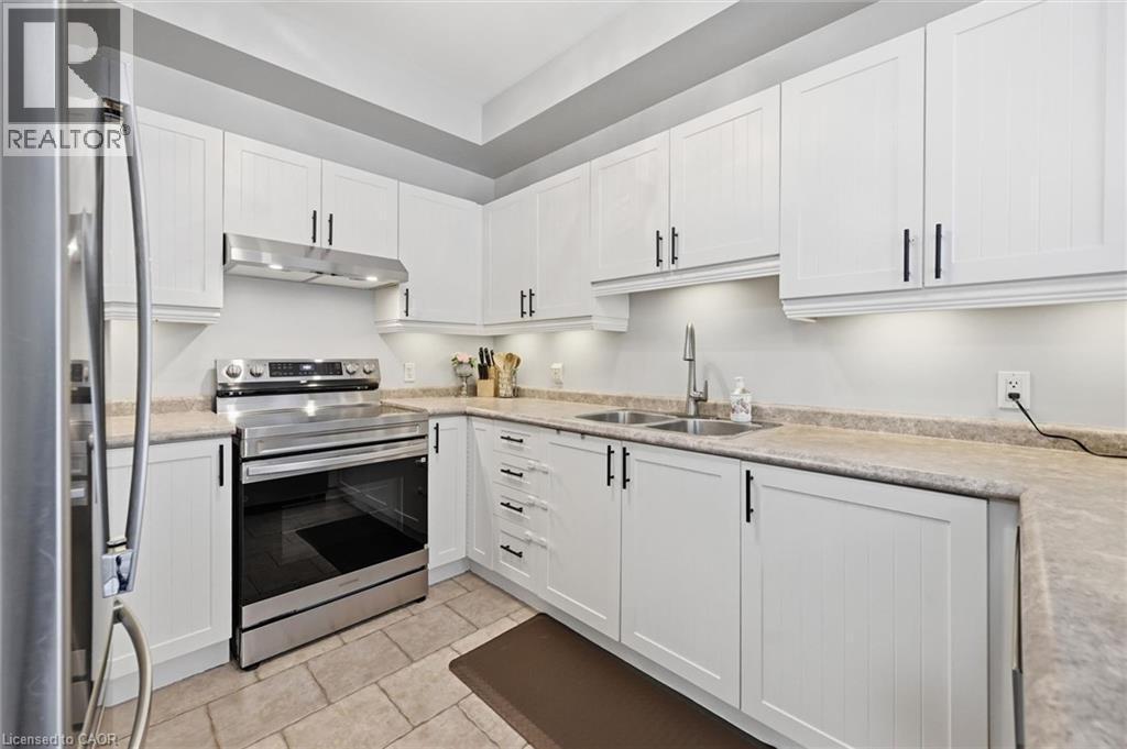 1085 Harrogate Drive Unit# 35, Ancaster, ON - Indoor Photo Showing Kitchen With Double Sink