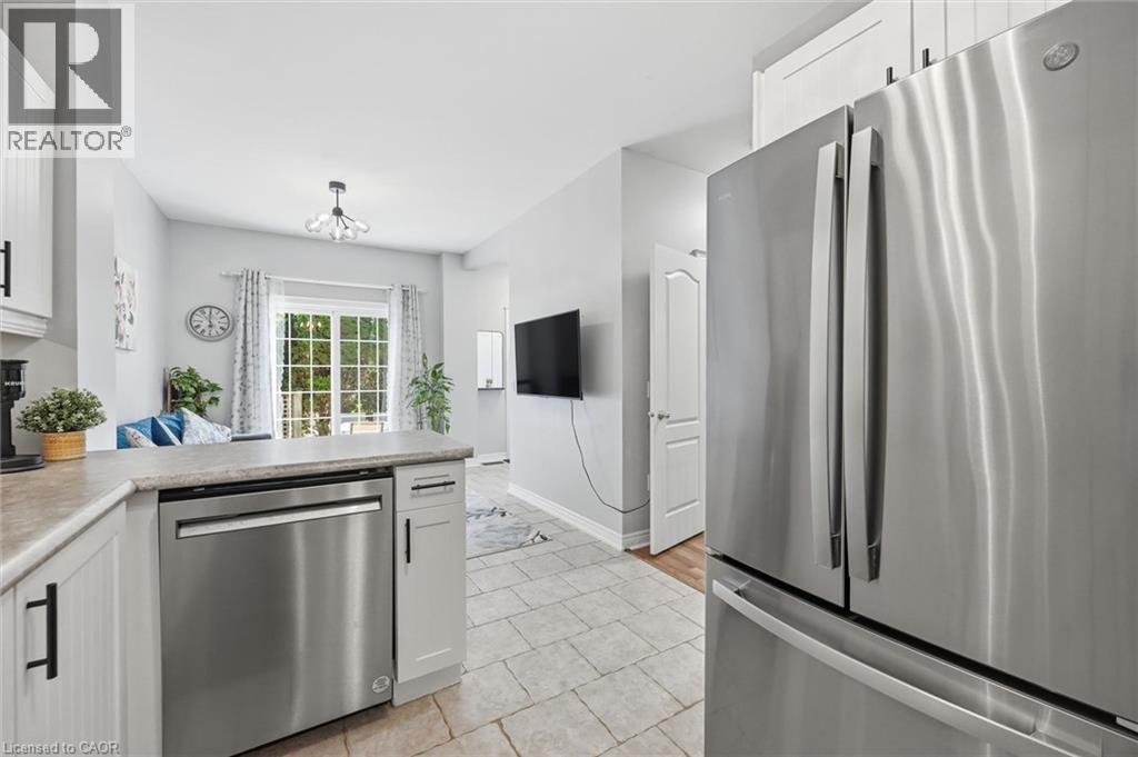 1085 Harrogate Drive Unit# 35, Ancaster, ON - Indoor Photo Showing Kitchen