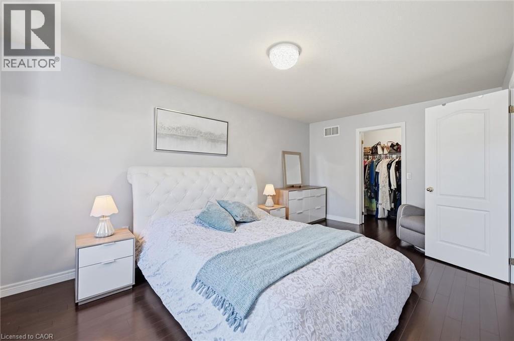 1085 Harrogate Drive Unit# 35, Ancaster, ON - Indoor Photo Showing Bedroom