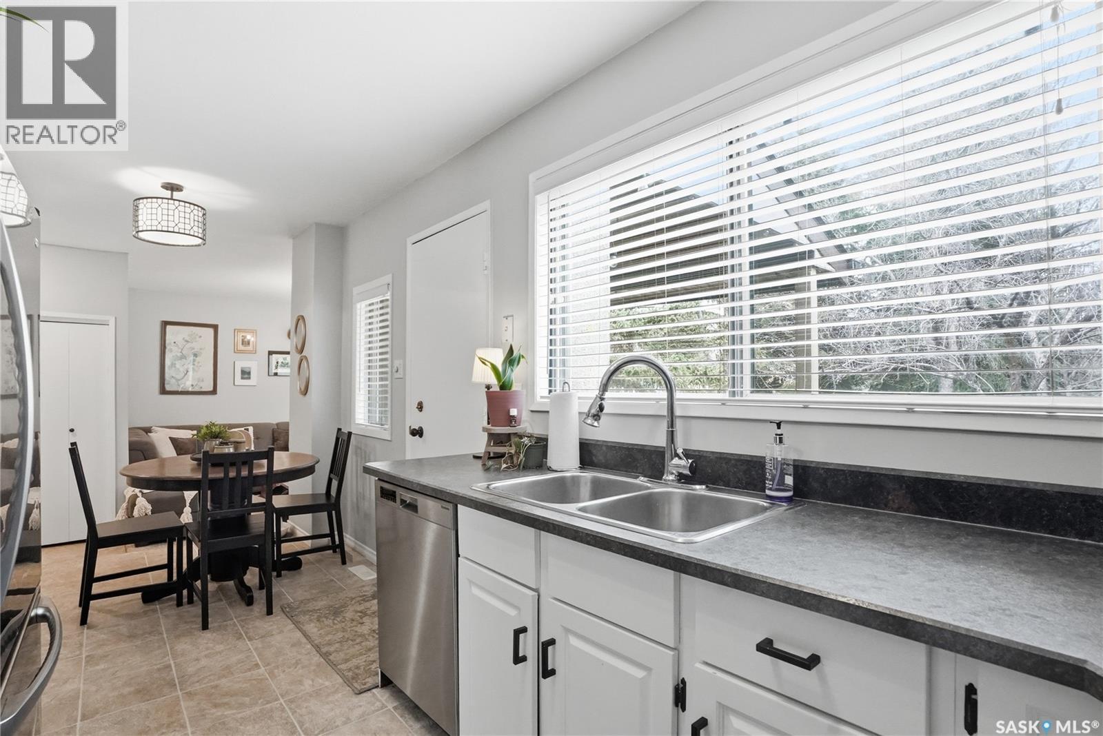 16 425 Pinehouse Drive, Saskatoon, SK - Indoor Photo Showing Kitchen With Double Sink