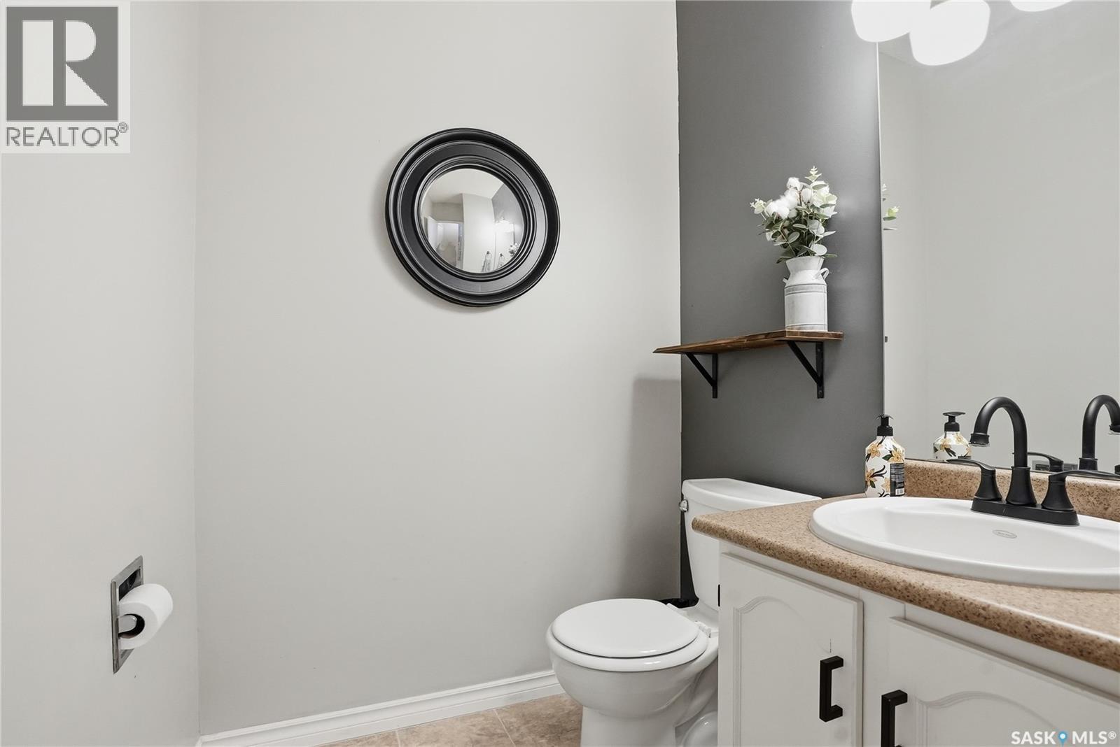 16 425 Pinehouse Drive, Saskatoon, SK - Indoor Photo Showing Bathroom