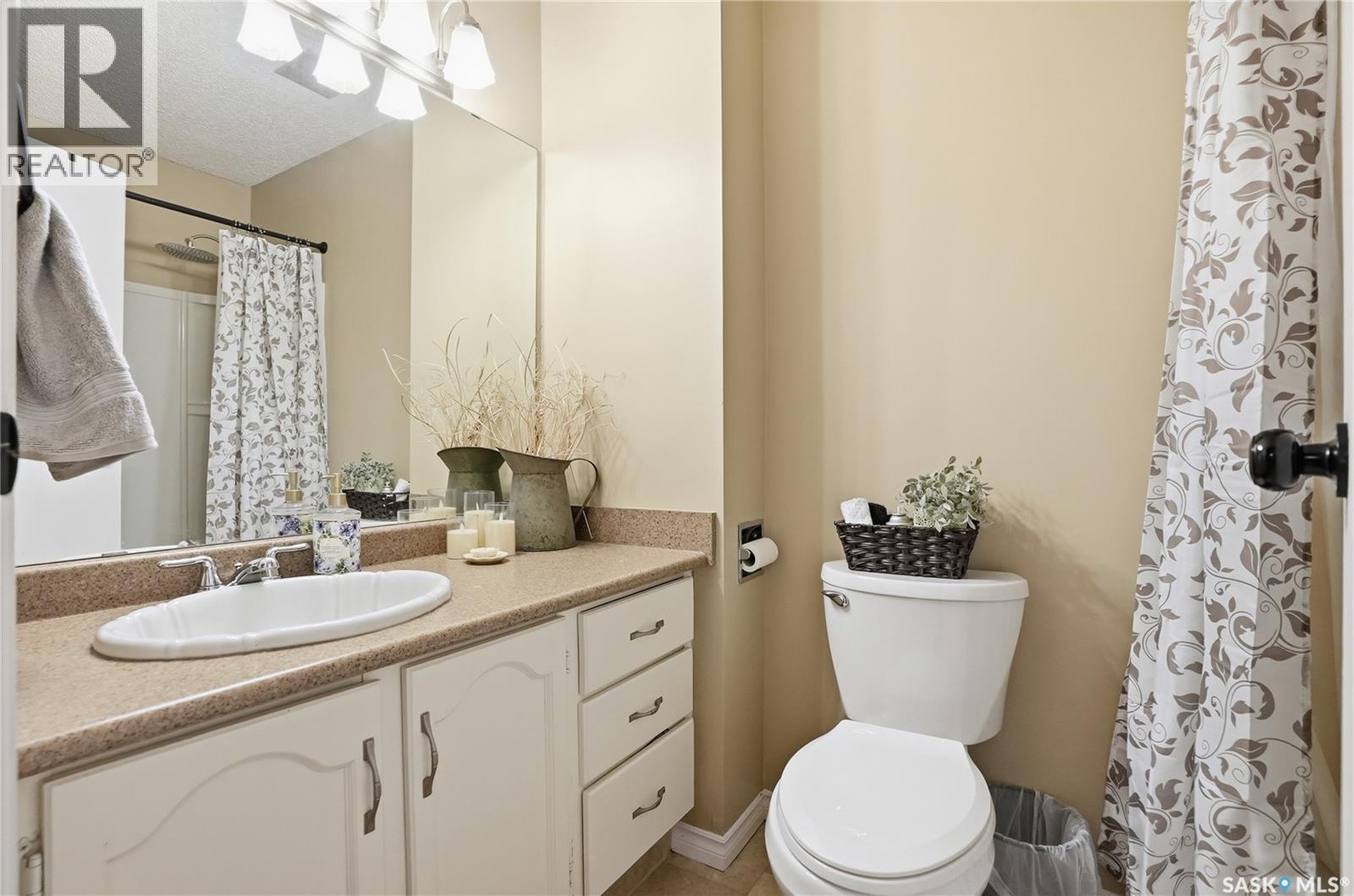 16 425 Pinehouse Drive, Saskatoon, SK - Indoor Photo Showing Bathroom