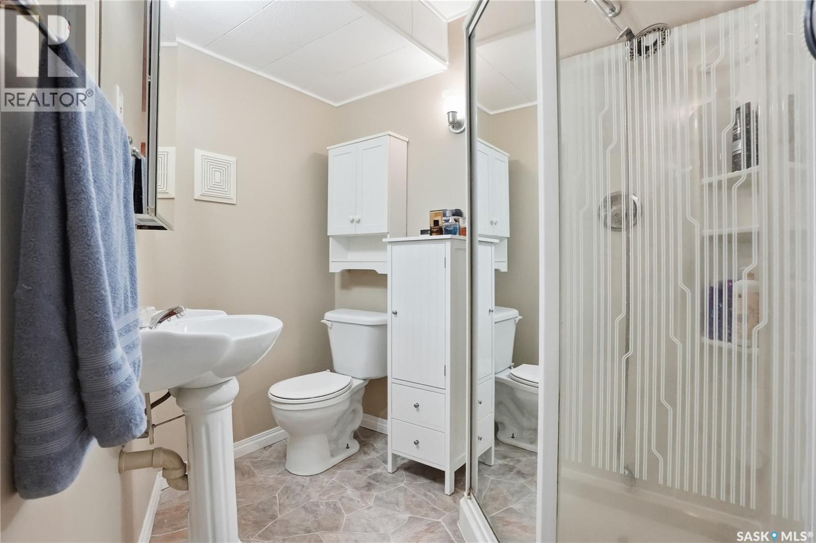 16 425 Pinehouse Drive, Saskatoon, SK - Indoor Photo Showing Bathroom
