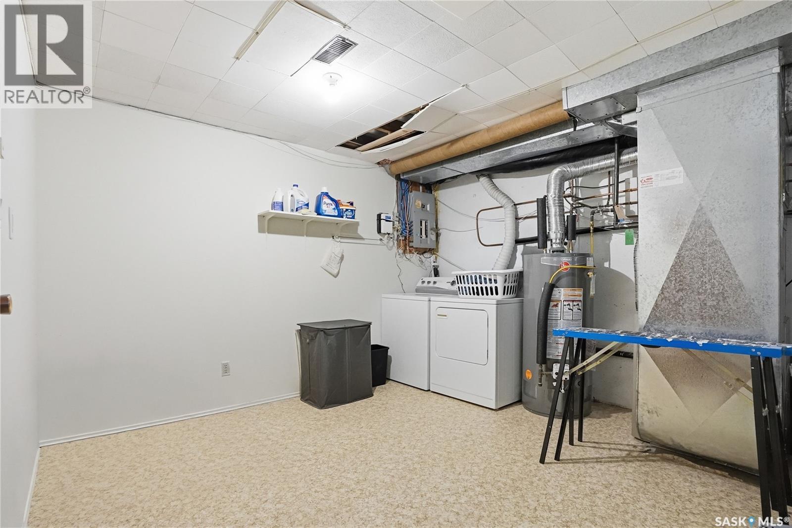 16 425 Pinehouse Drive, Saskatoon, SK - Indoor Photo Showing Laundry Room