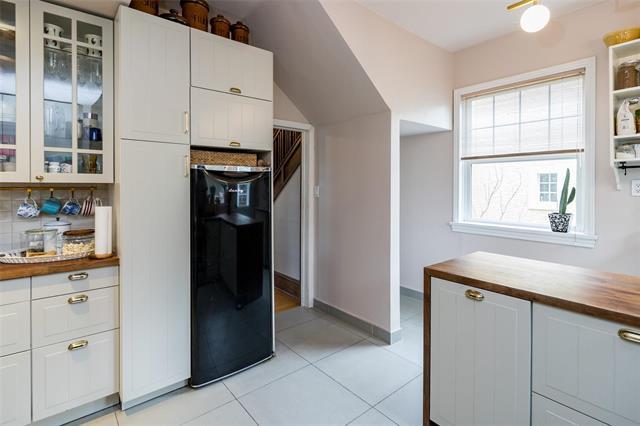 251 Elm St, Winnipeg, MB