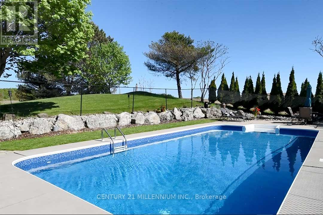 753333 2Nd Line Ehs, Mono, ON - Outdoor With In Ground Pool With Backyard