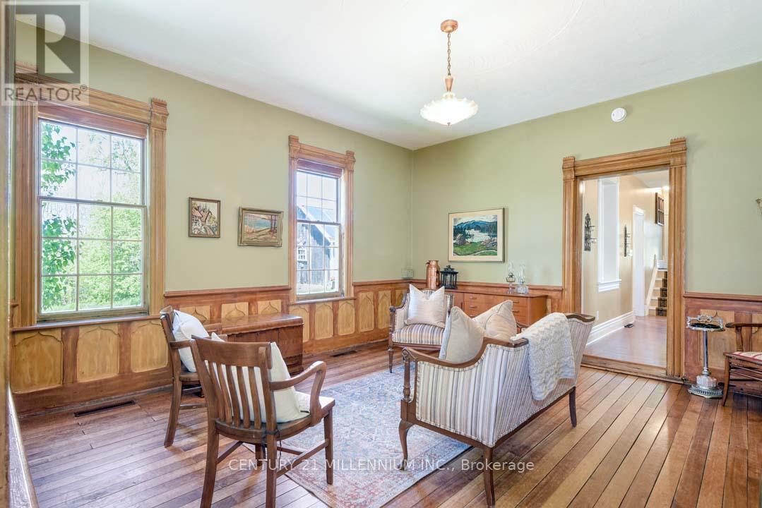 753333 2Nd Line Ehs, Mono, ON - Indoor Photo Showing Living Room
