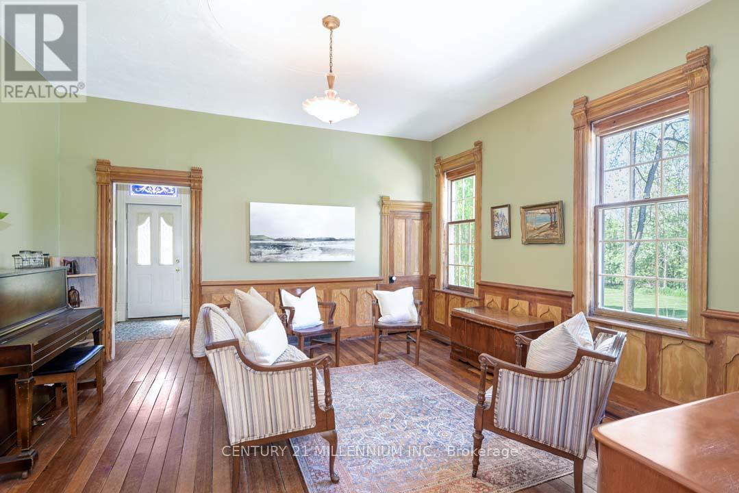 753333 2Nd Line Ehs, Mono, ON - Indoor Photo Showing Living Room