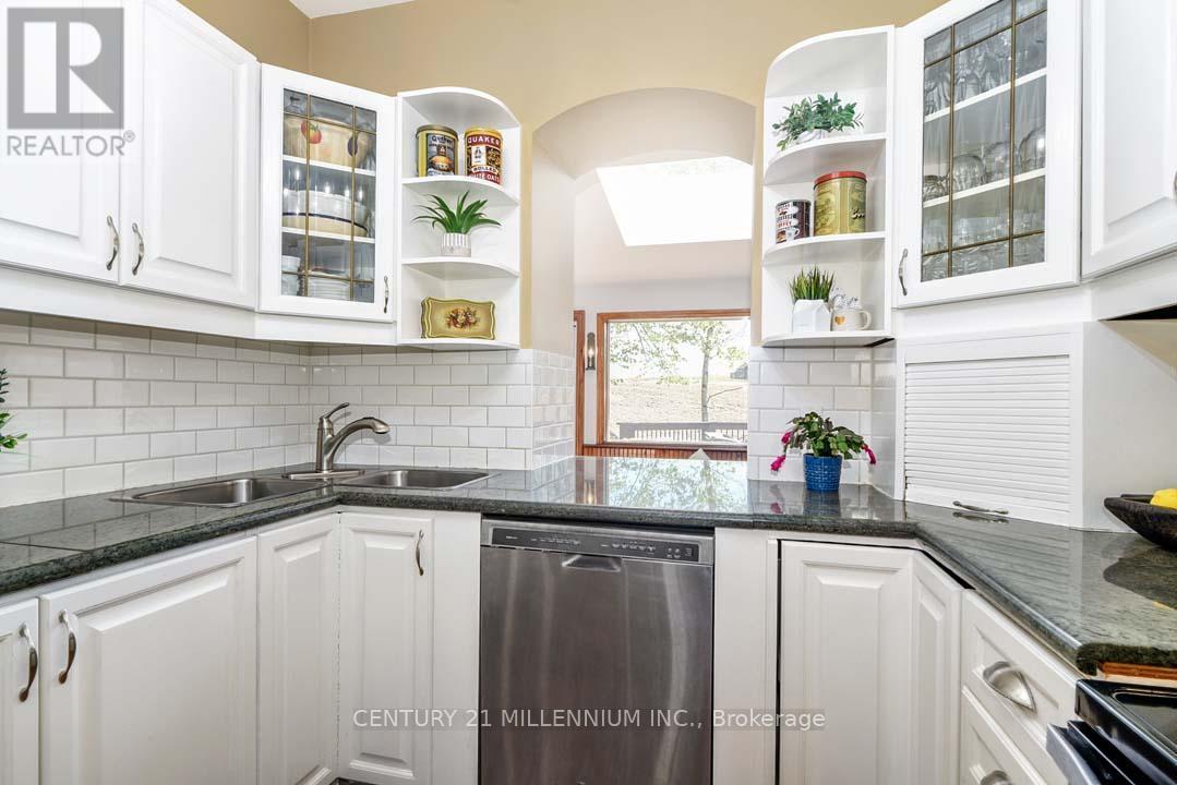 753333 2Nd Line Ehs, Mono, ON - Indoor Photo Showing Kitchen With Double Sink With Upgraded Kitchen