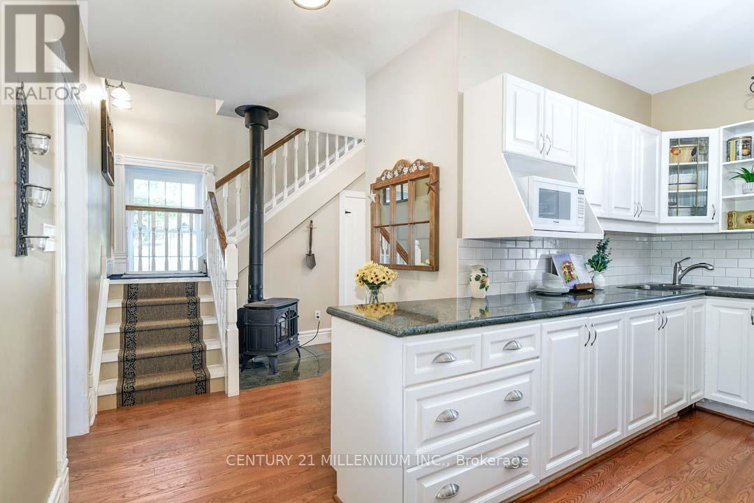 753333 2Nd Line Ehs, Mono, ON - Indoor Photo Showing Kitchen