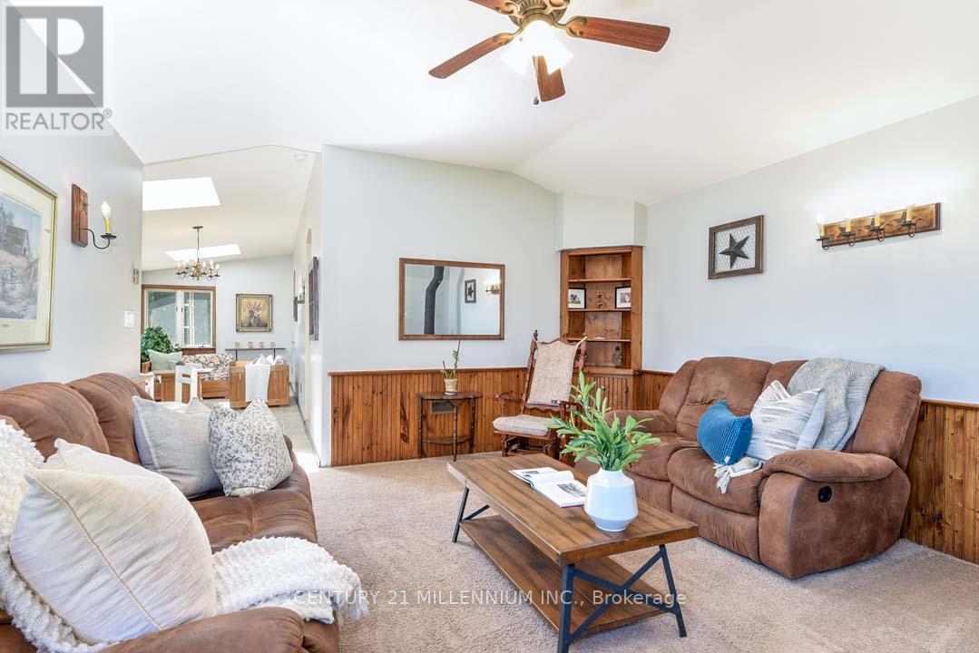 753333 2Nd Line Ehs, Mono, ON - Indoor Photo Showing Living Room