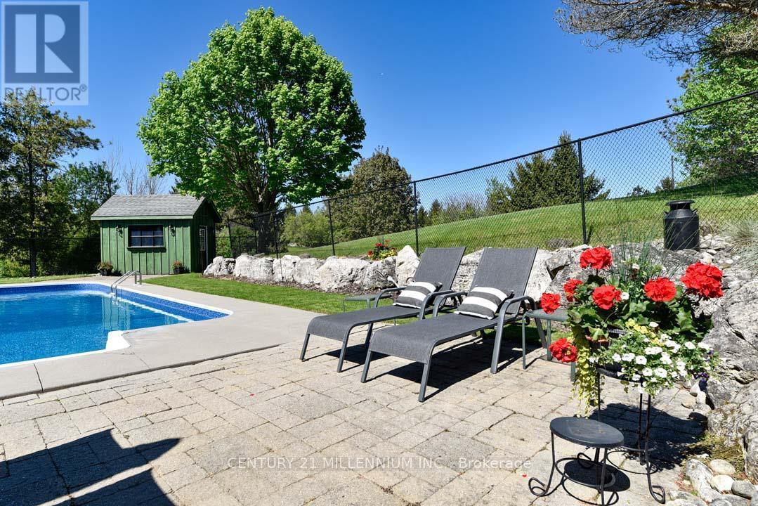 753333 2Nd Line Ehs, Mono, ON - Outdoor With In Ground Pool With Deck Patio Veranda