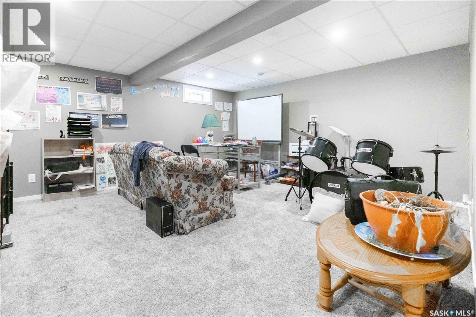 92 Bell Street, Regina, SK - Indoor