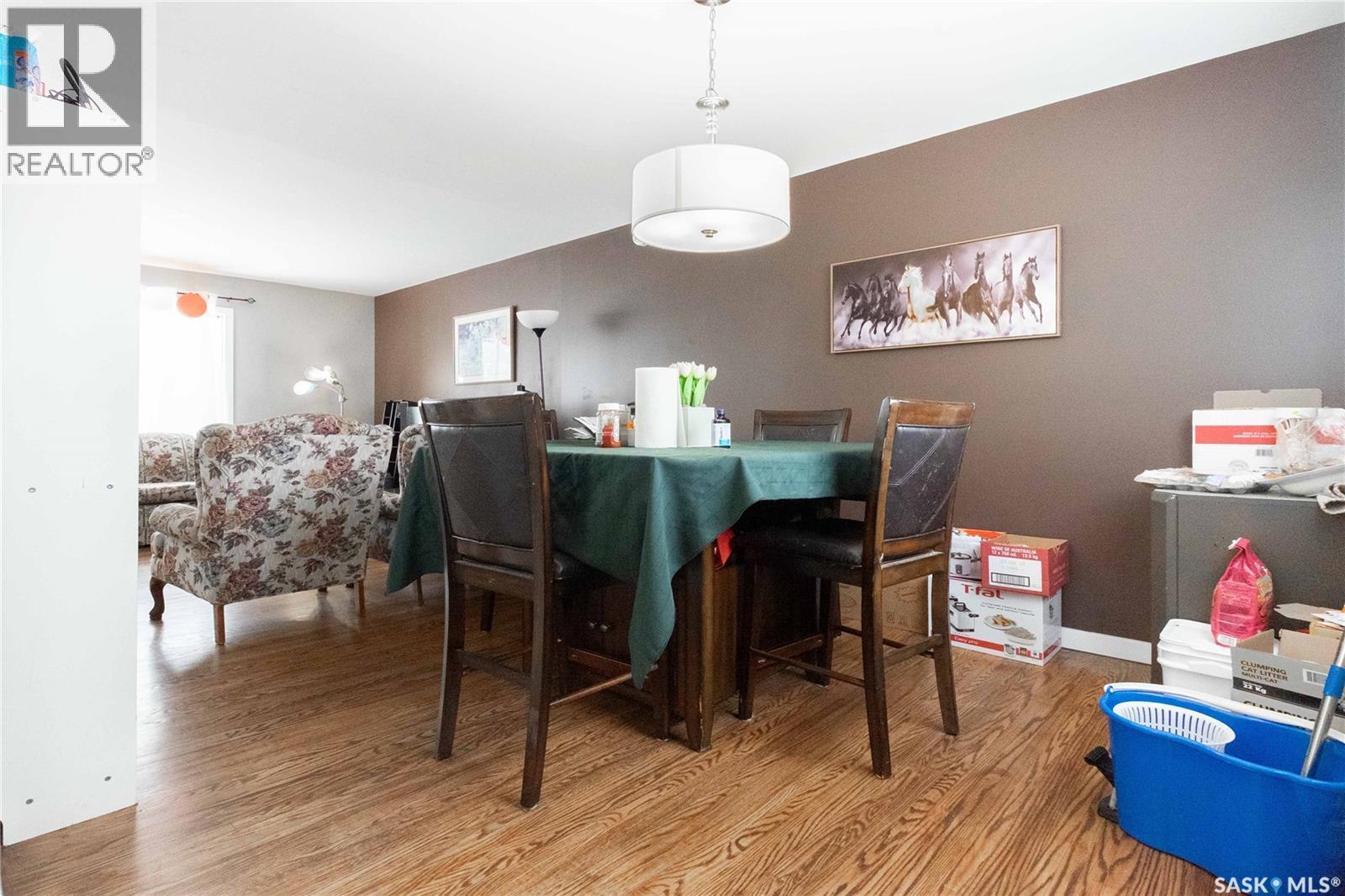 92 Bell Street, Regina, SK - Indoor Photo Showing Dining Room