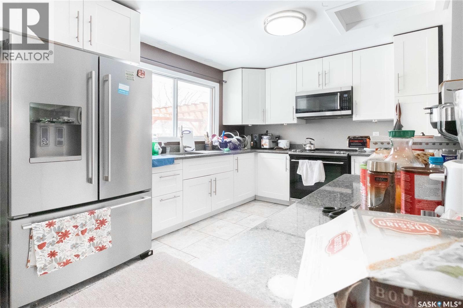 92 Bell Street, Regina, SK - Indoor Photo Showing Kitchen With Upgraded Kitchen
