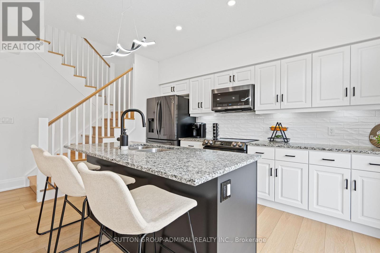 1026 Wright Drive, Midland, ON - Indoor Photo Showing Kitchen With Double Sink With Upgraded Kitchen