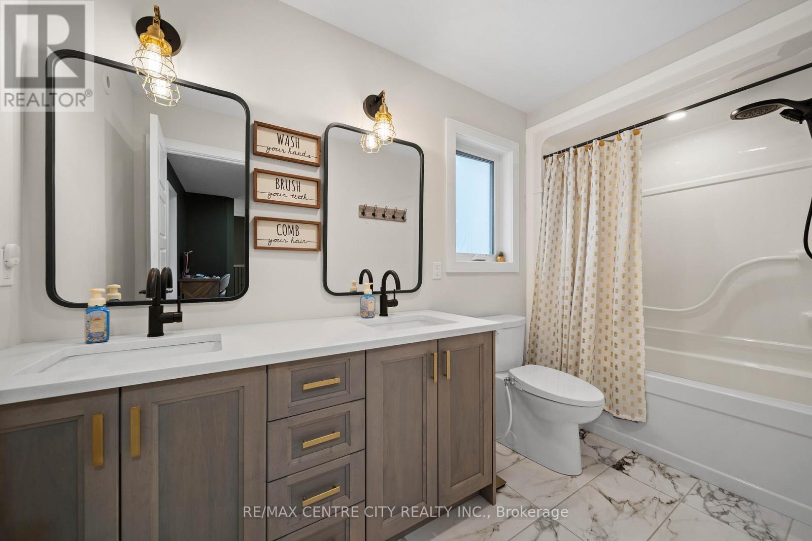 Double Sink in Second Floor Main Bath - 76 Styles Drive, St. Thomas, ON - Indoor Photo Showing Bathroom