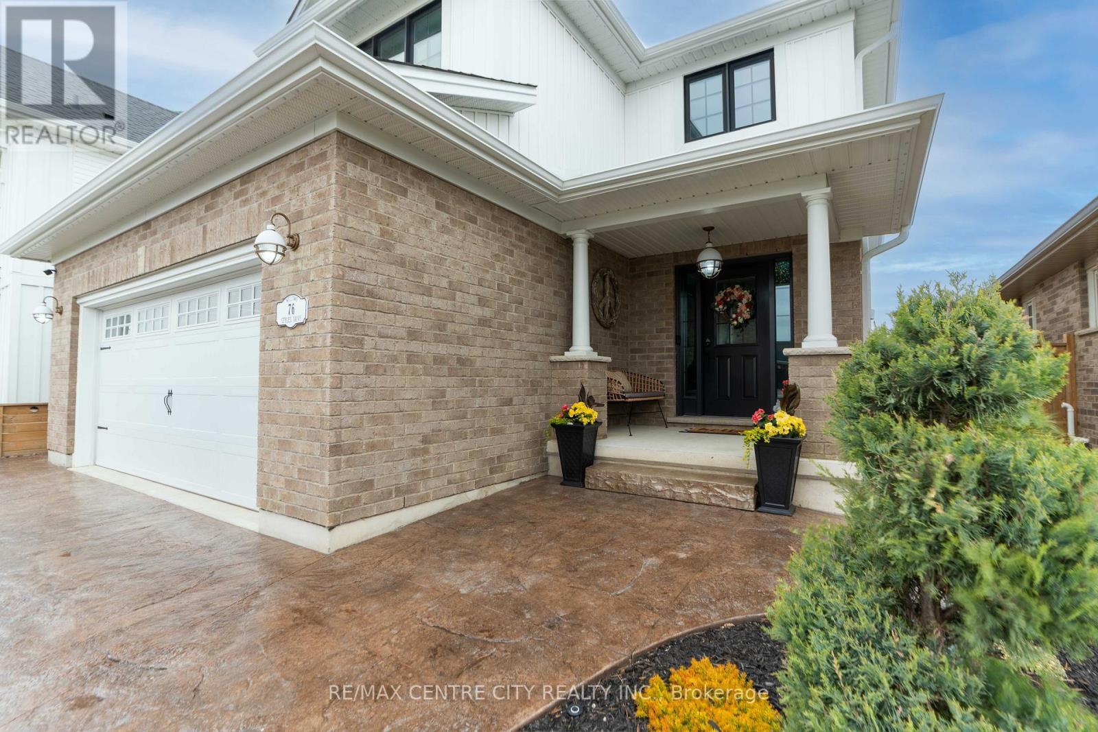 Stamped Concrete Entrance - 76 Styles Drive, St. Thomas, ON - Outdoor