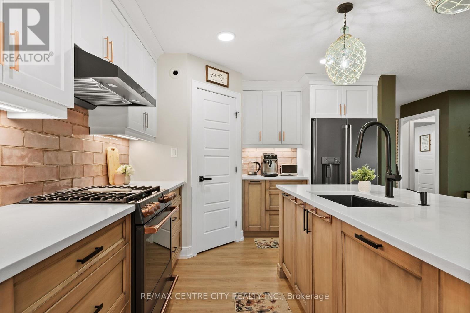Large Pantry - 76 Styles Drive, St. Thomas, ON - Indoor Photo Showing Kitchen With Upgraded Kitchen