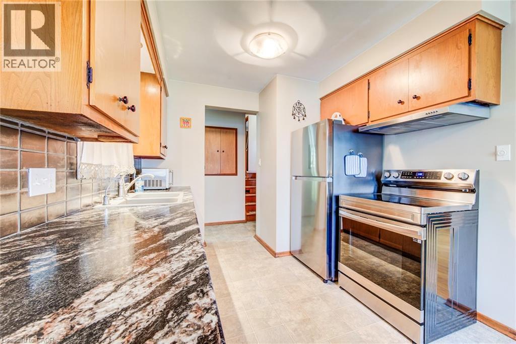 18 Queenston Crescent, Kitchener, ON - Indoor Photo Showing Kitchen
