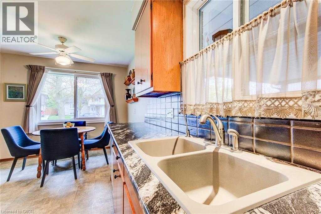 18 Queenston Crescent, Kitchener, ON - Indoor Photo Showing Kitchen With Double Sink