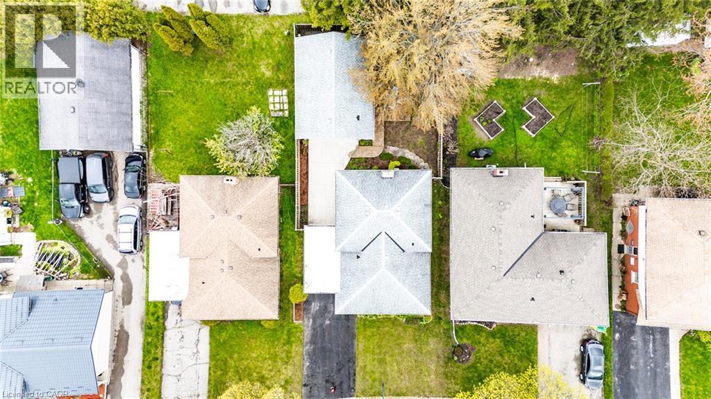 18 Queenston Crescent, Kitchener, ON - Outdoor