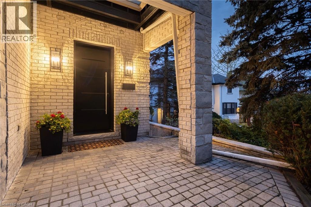 28 Undercliffe Avenue, Hamilton, ON - Outdoor With Exterior
