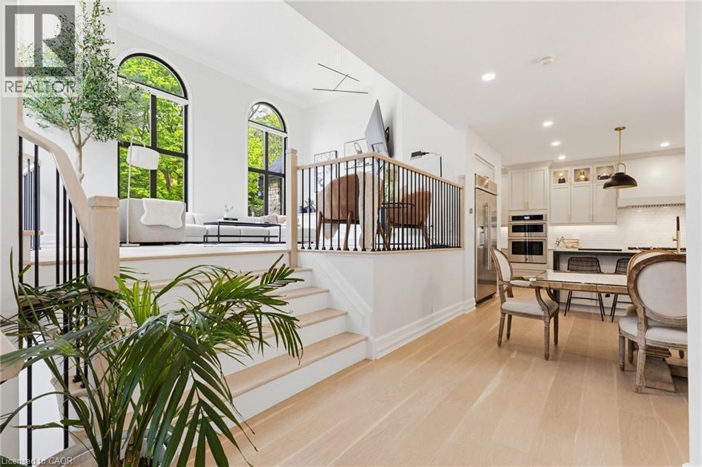 28 Undercliffe Avenue, Hamilton, ON - Indoor