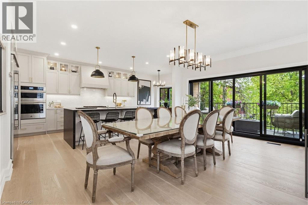 28 Undercliffe Avenue, Hamilton, ON - Indoor Photo Showing Dining Room
