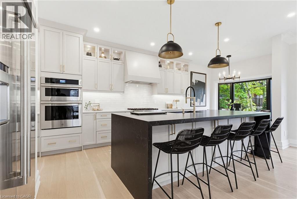 28 Undercliffe Avenue, Hamilton, ON - Indoor Photo Showing Kitchen With Upgraded Kitchen