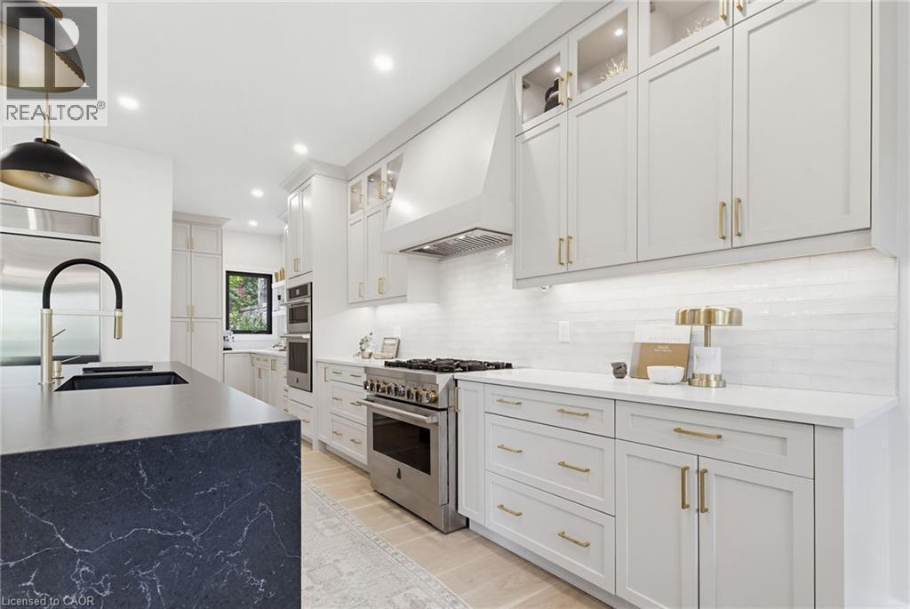 28 Undercliffe Avenue, Hamilton, ON - Indoor Photo Showing Kitchen With Upgraded Kitchen