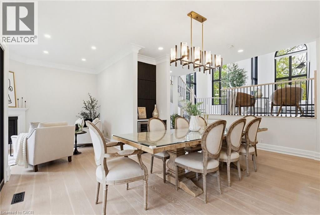 28 Undercliffe Avenue, Hamilton, ON - Indoor Photo Showing Dining Room