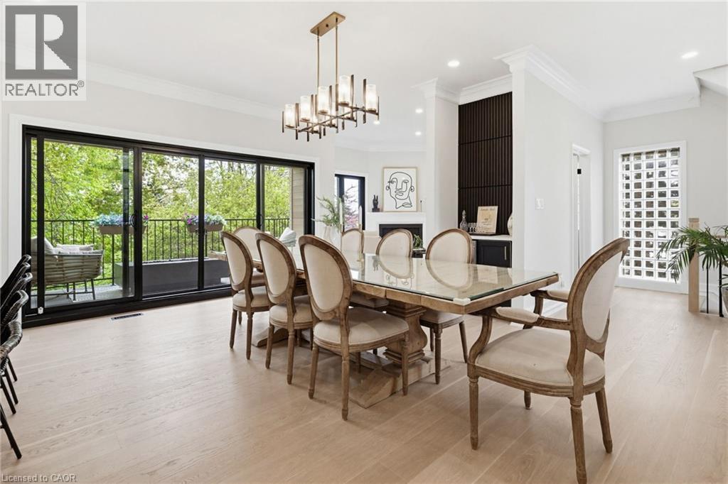 28 Undercliffe Avenue, Hamilton, ON - Indoor Photo Showing Dining Room